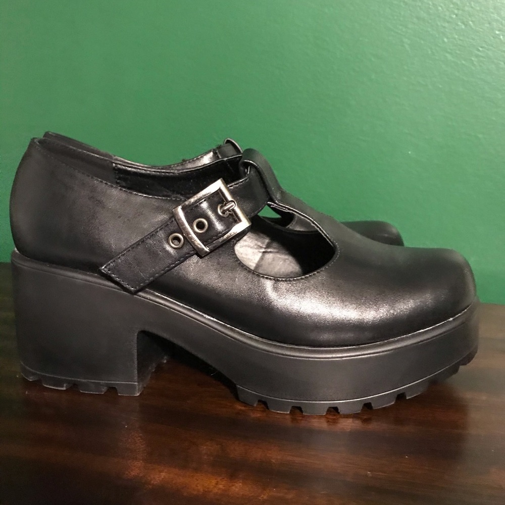 Mary Jane Black Chunky 2” Heeled Platform Sandal